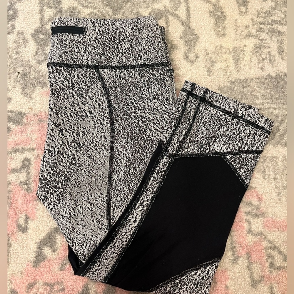 Lululemon leggings size 8